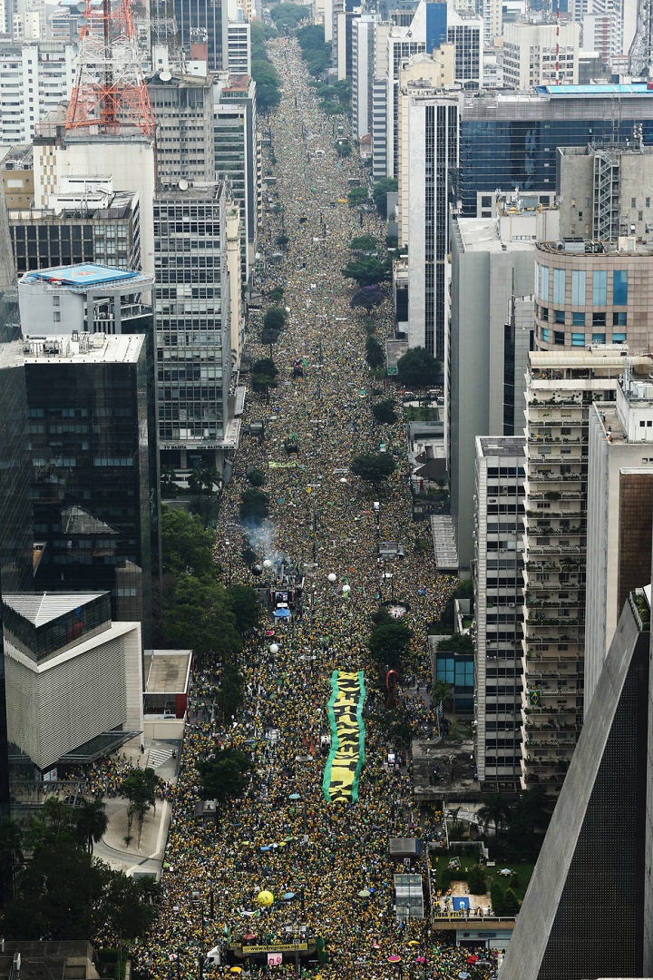 DNT_9033.JPG DNT 13-03-2016 SAO PAULO - SP / EMBARGADO / NACIONAL OE / PROTESTO / MANIFESTAÇÃO /ATO PELO IMPEACHMENT DE DILMA/CONTRA CORRUPÇÃO - Vista aerea da Av. Paulista com manifestantes em ato de apoio ao impeachment da Presidente Dilma Rousseff, a investigacao da Lava Jato e ao Ministerio Publico do Estado de Sao Paulo que pediu a prisao preventiva do ex-presidente Lula ( CRISE / POLITICA / ATO / PROTESTO / MANIFESTACAO / IMPEDIMENTO ) - FOTO DANIEL TEIXEIRA/ESTADAO